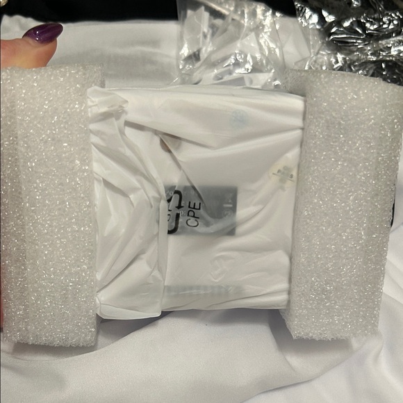 LED Projector with Screen - Picture 8 of 9